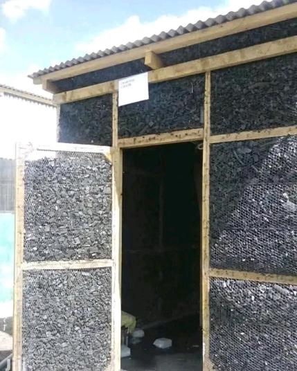 What you see here is call energy free charcoal which help farmers especially those living in the rural area without electricity can keep vegetable and fruit produce fresh for weeks by using an energy free charcoal cooler 

A charcoal chamber, reduces the spoilage rate and allows for more time for sale of perishable goods by maintaining low temperatures.

Warmth causes foods to go bad, with ripe tomatoes taking less than four days.

A charcoal cooler can boost the shelf life of tomatoes for more than 30 days.
Charcoal is a bad conductor of heat.

Charcoal has pores that absorb water and prevent the passage of heat from the surroundings thereby keeping the enclosure air cool

The vegetables do not also lose shape due to loss of moisture as a result of strong dry wind that is blowing.

Charcoal coolers work best in regions where the moisture content in air is below the 30 per cent mark because if the wind is warm and saturated, it will have no room to accommodate more water vapor and heat.

The energy free cooler can keep fruits and vegetables fresh for several weeks

Charcoal cooler is what every rural farmer should have on the farm to extend the lifespan of their vegetables and greatly reduce fresh vegetable wastage