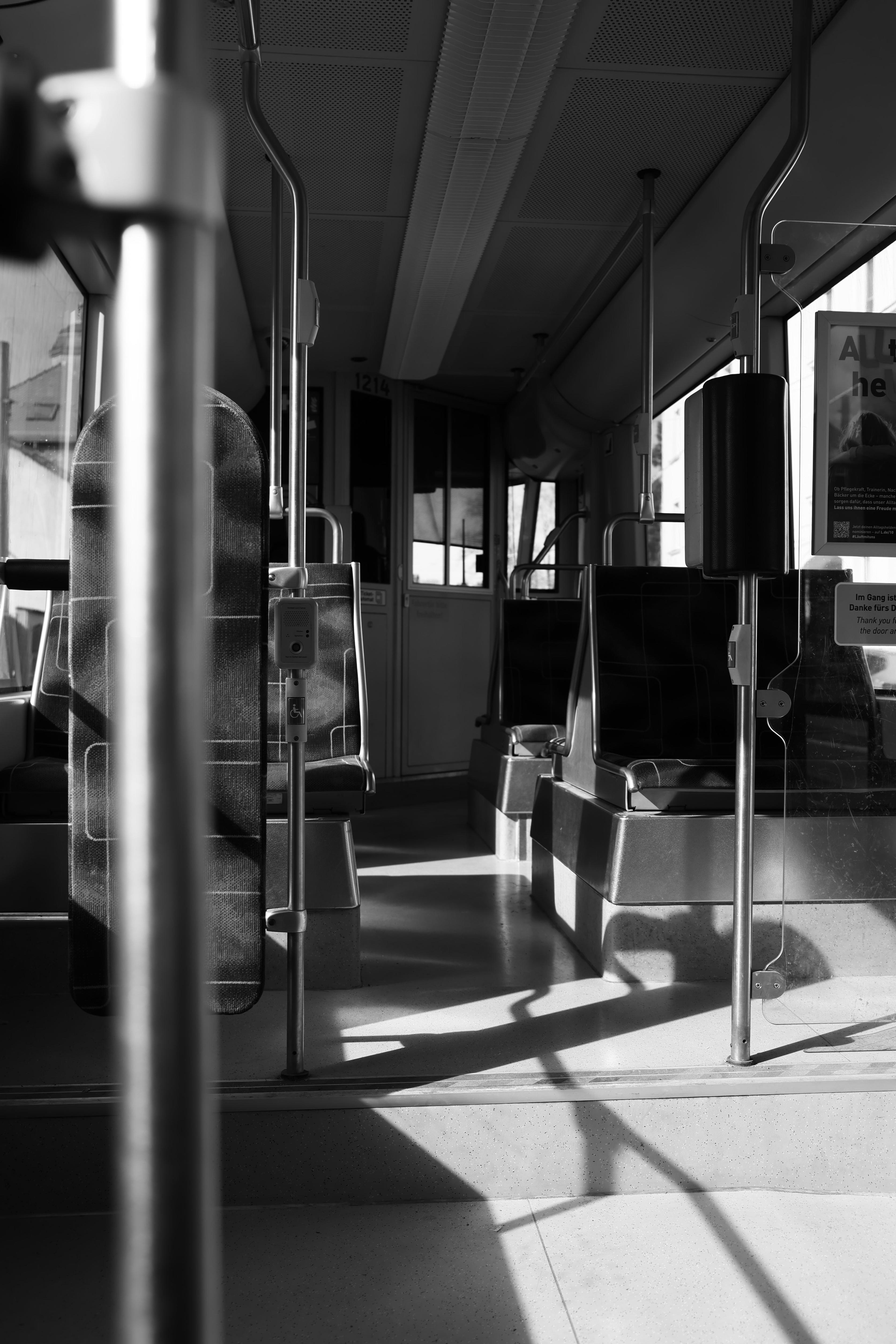 Ein Leerer Straßenbahn Wagon von innen